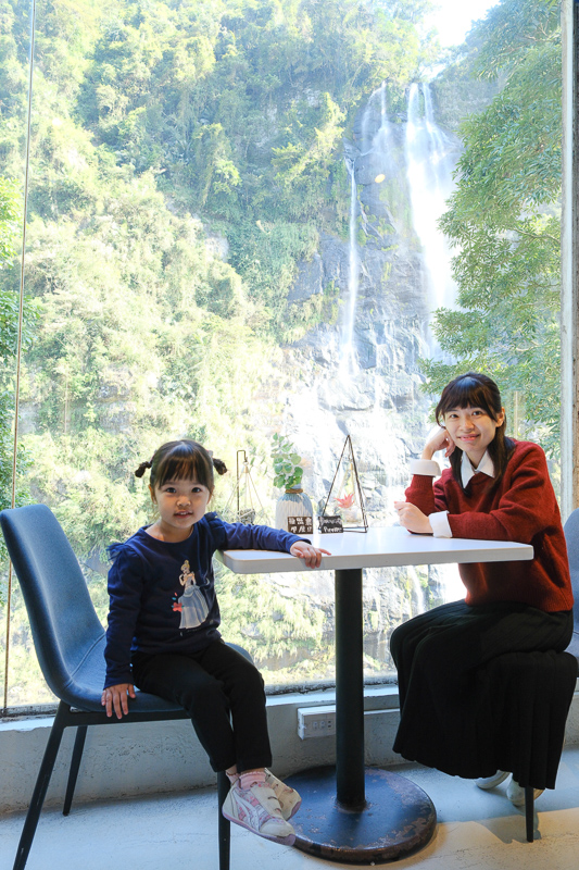 【2025烏來老街攻略】烏來景點一日遊這樣玩！瀑布、台車＆溫泉美食全攻略