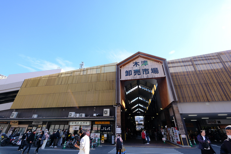 【大阪】木津市場：Top8必吃美食攤位推薦！海鮮丼、鰻魚飯＆超市溫泉全攻略