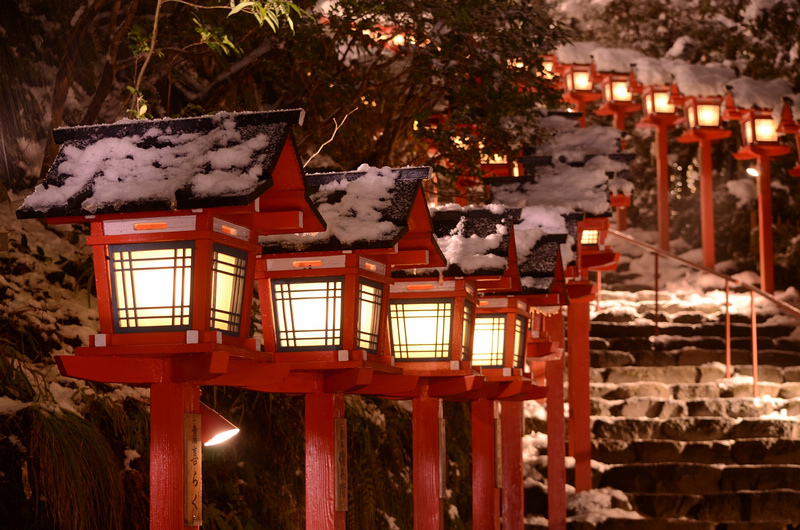 【京都】貴船神社：冬天白雪超美！秋天楓葉、點燈時間必去 (含