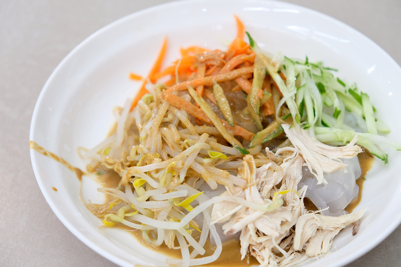 【板橋】：正宗新疆麵食館 ♥ 比涼麵更好吃！雞絲麻醬拉皮，Q 彈冰涼滿滿芝麻香，夏日必吃好物