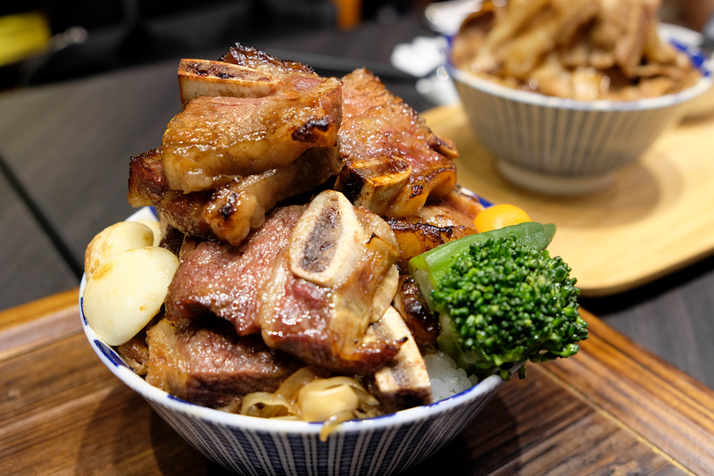 【板橋】：開丼！地表最強燒肉丼 ♥ 肉堆成的小山丘，全台人氣第一名