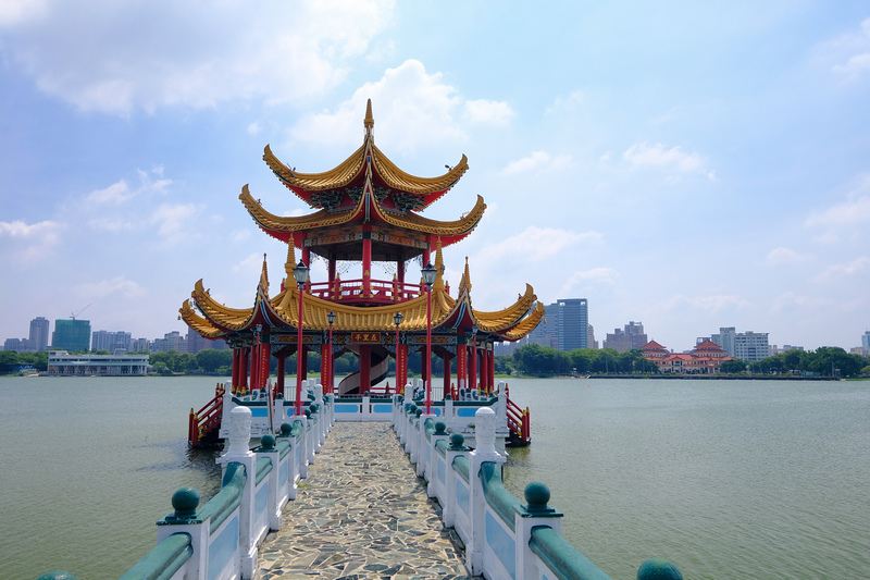 【高雄左營】蓮池潭風景區：龍虎塔、春秋閣、玄天上帝等交通美食