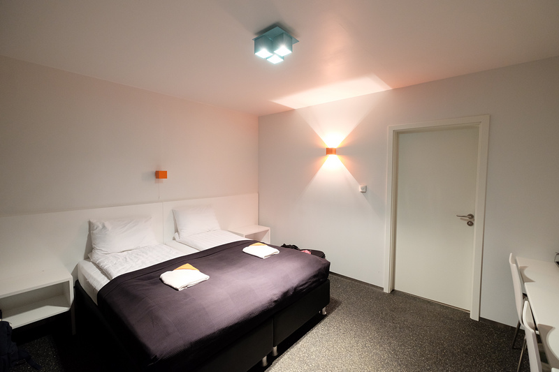 【冰島Hofn住宿推薦】：Seljavellir Guesthouse ♥ 群山下的設計感小屋，無光害拍極光，便宜附早餐CP值爆高！
