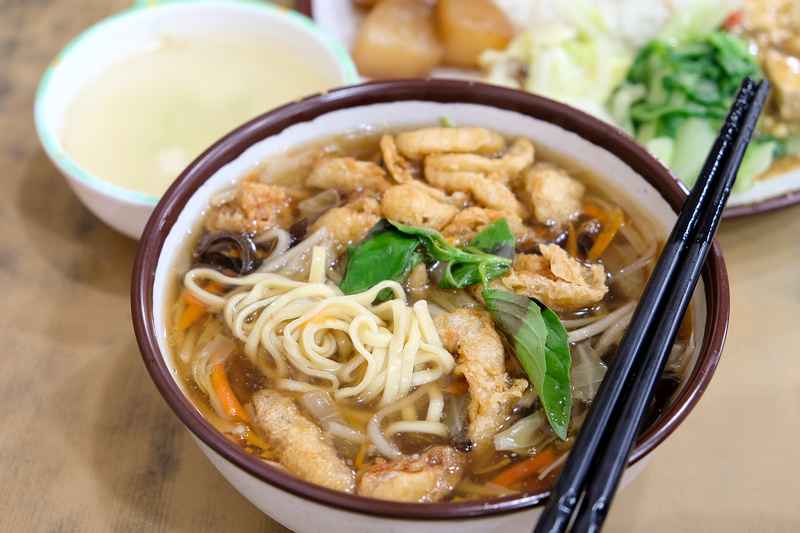 【新莊】品富素食：超乎預期的好吃，臭豆腐泡菜王子麵、什錦羹都很讚