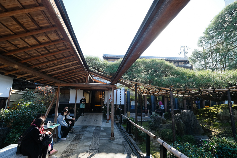 【京都】中村藤吉宇治本店：菜單必吃限定抹茶甜點！伴手禮也超熱
