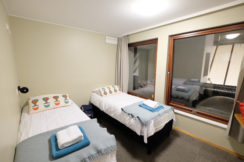 【冰島雷克雅維克住宿推薦】：Loft Hostel ♥ 下樓就是購物街，廚房設備齊全，頂樓還可俯瞰市容